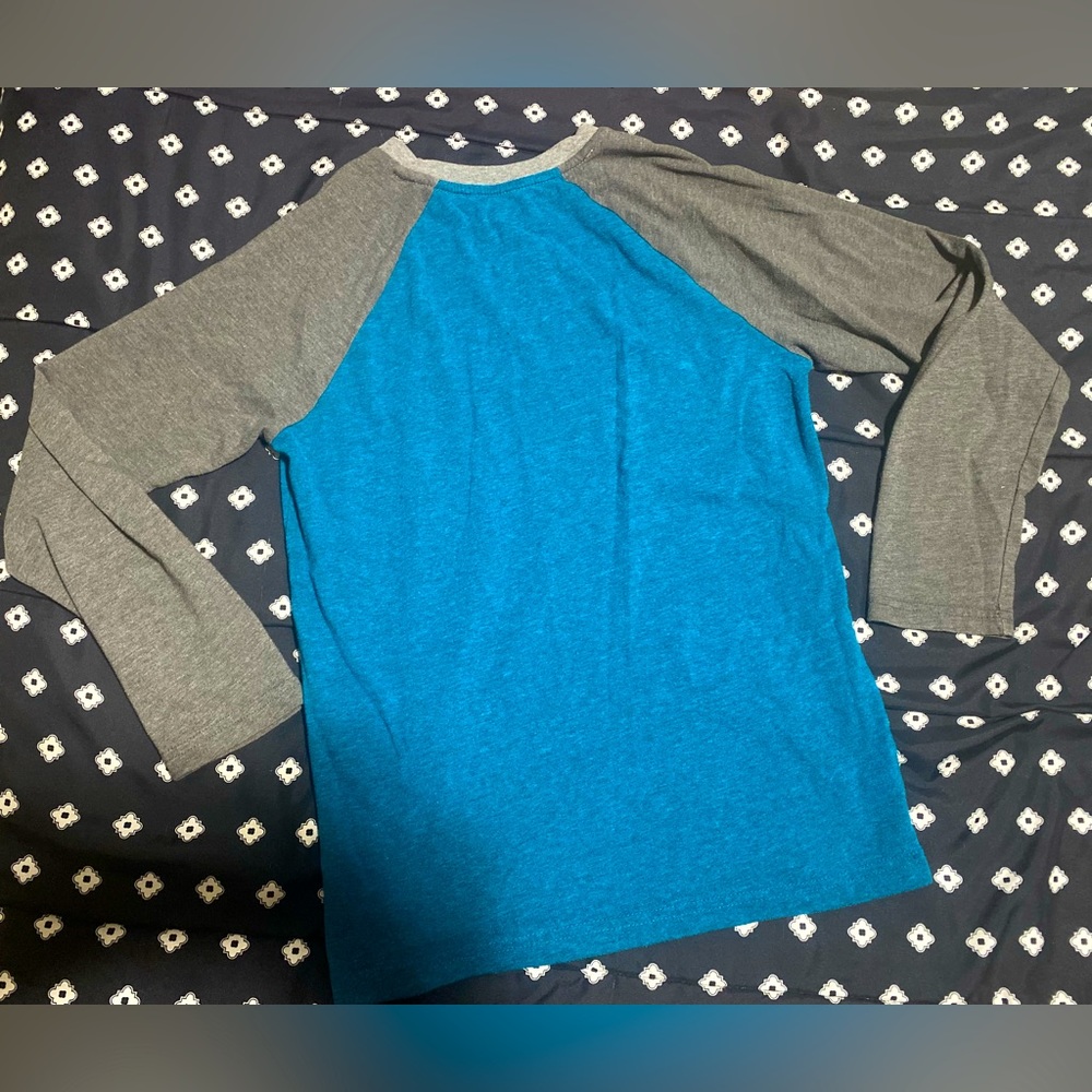 💰2/$10 Boys Urban Pipeline long sleeve- Grey and Teal Blue- size M